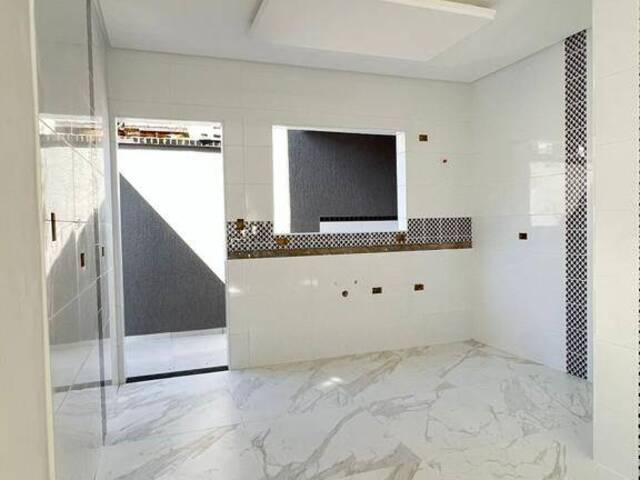 #3318 - Casa para Venda em Praia Grande - SP